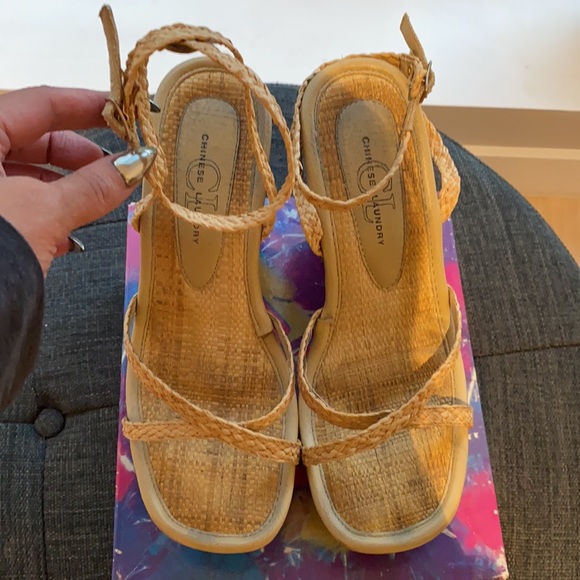 OMG!!! VINTAGE CHINESE LAUNDRY PLATFORM SANDALS - Picture 3 of 6